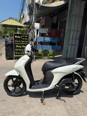 Xe máy Yamaha Janus màu be