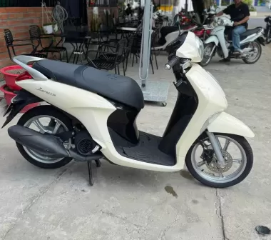 Xe máy Yamaha Janus màu be