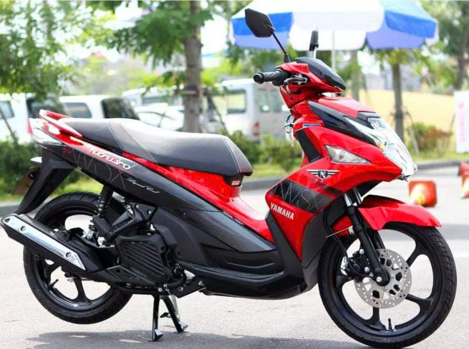 Xe máy Yamaha Nouvo đỏ đen